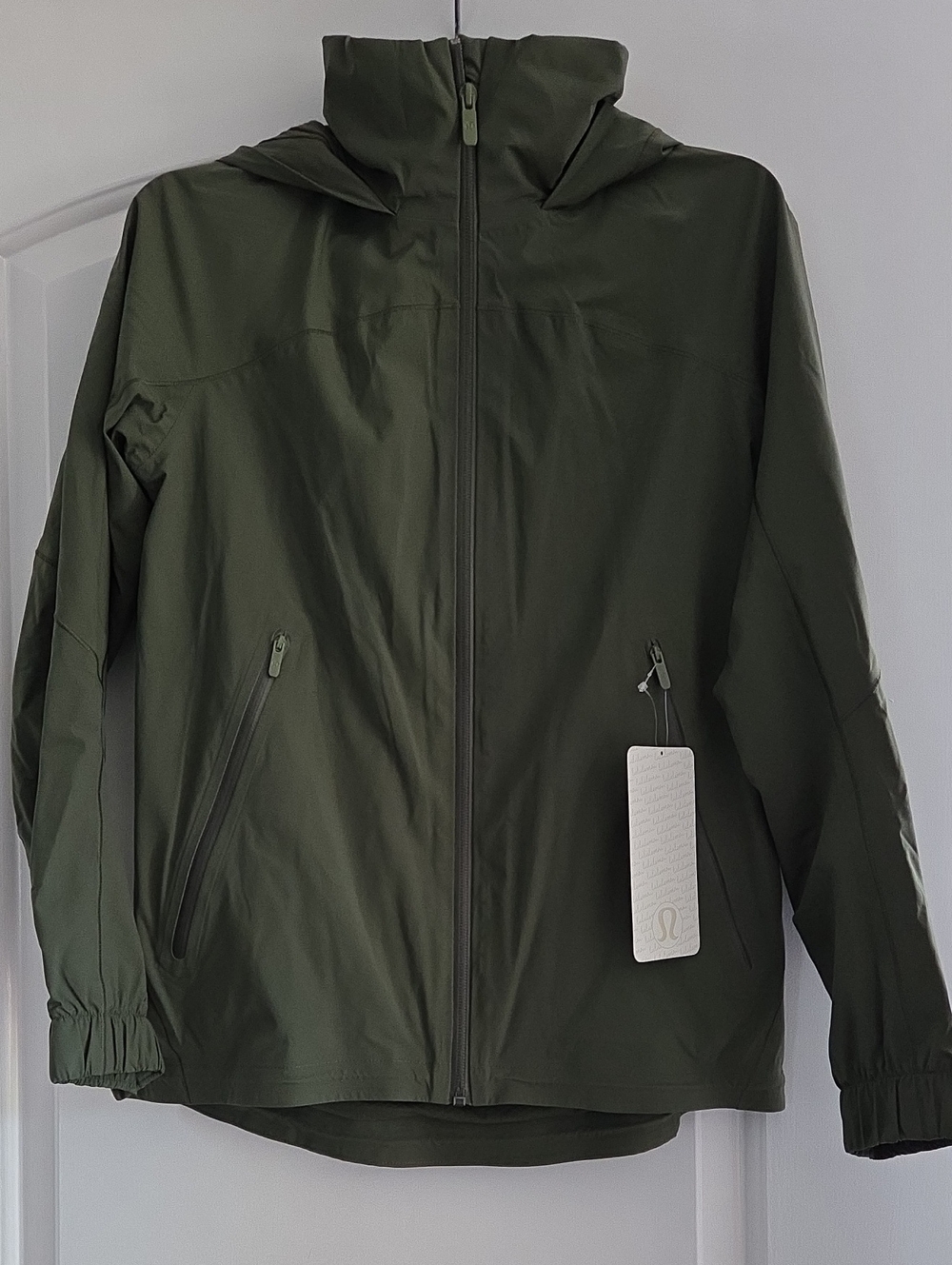 NWT Lululemon Here To Move Olive Green Hooded Windbreaker Raincoat  Jacket Size